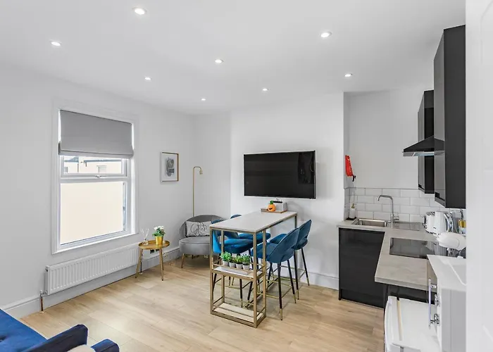 Modern 3 And 2 Bedroom Apartment In Maida Vale